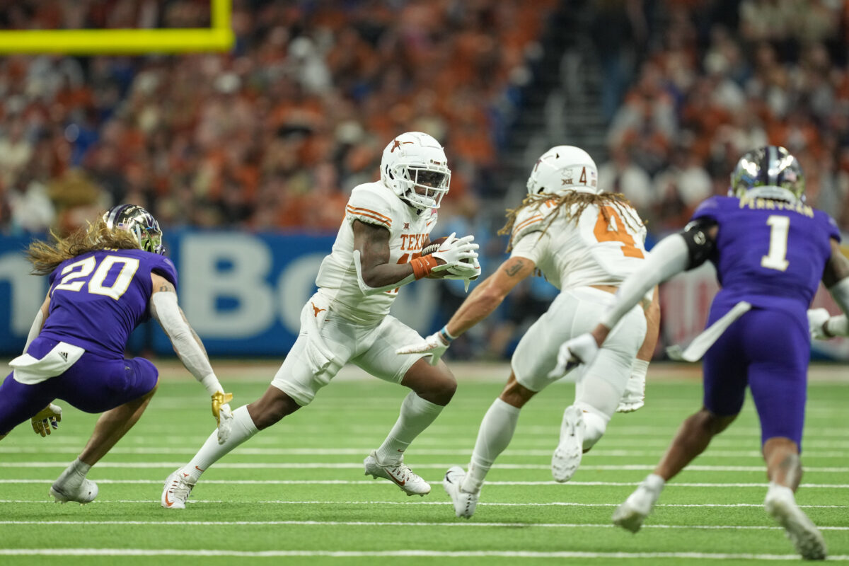 LOOK: Texas RB Savion Red looks the part this spring