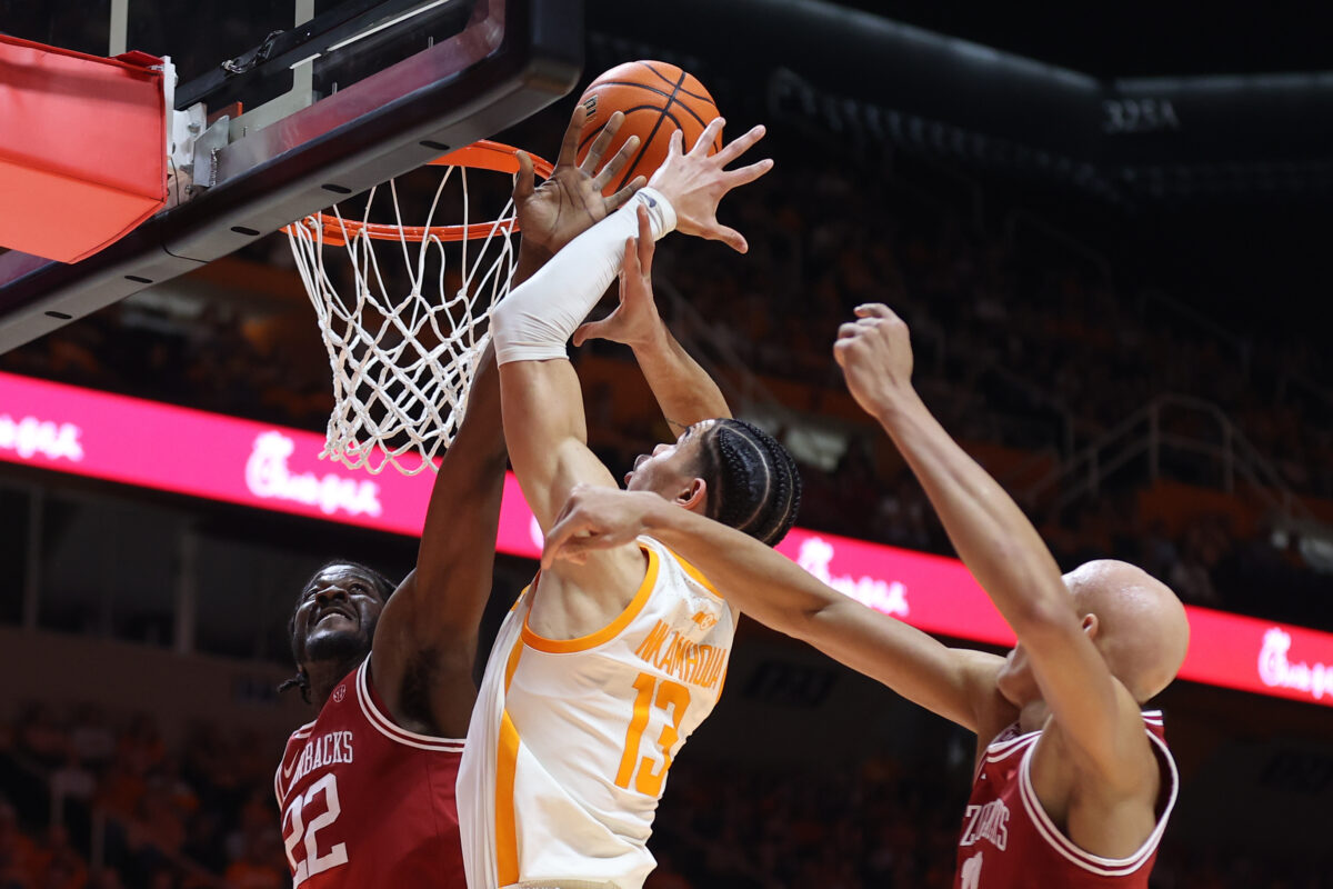 Social media reacts to Arkansas getting dominated by No. 12 Tennessee, 75-57
