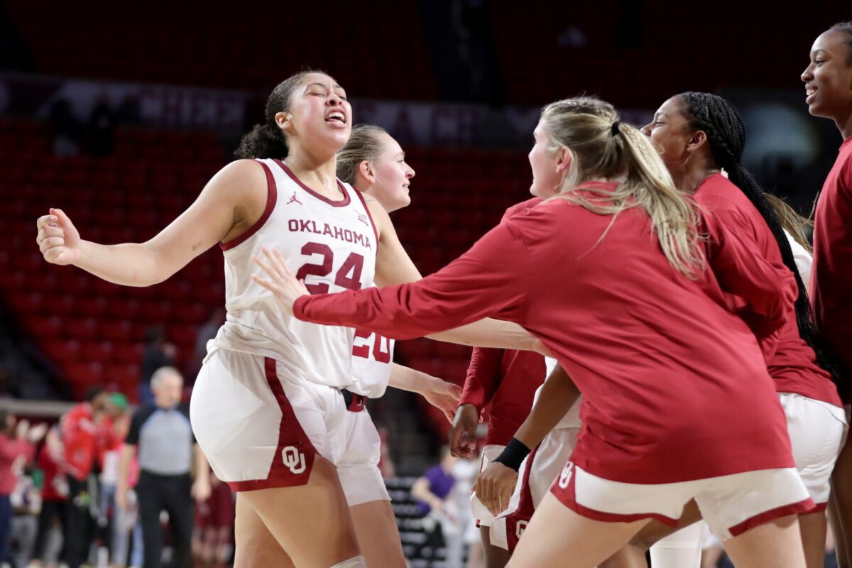 Sooners clutch in crunch time, share first place with Texas Longhorns