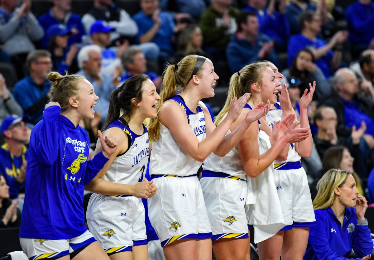 Like USC, South Dakota State players enjoy being together on the court
