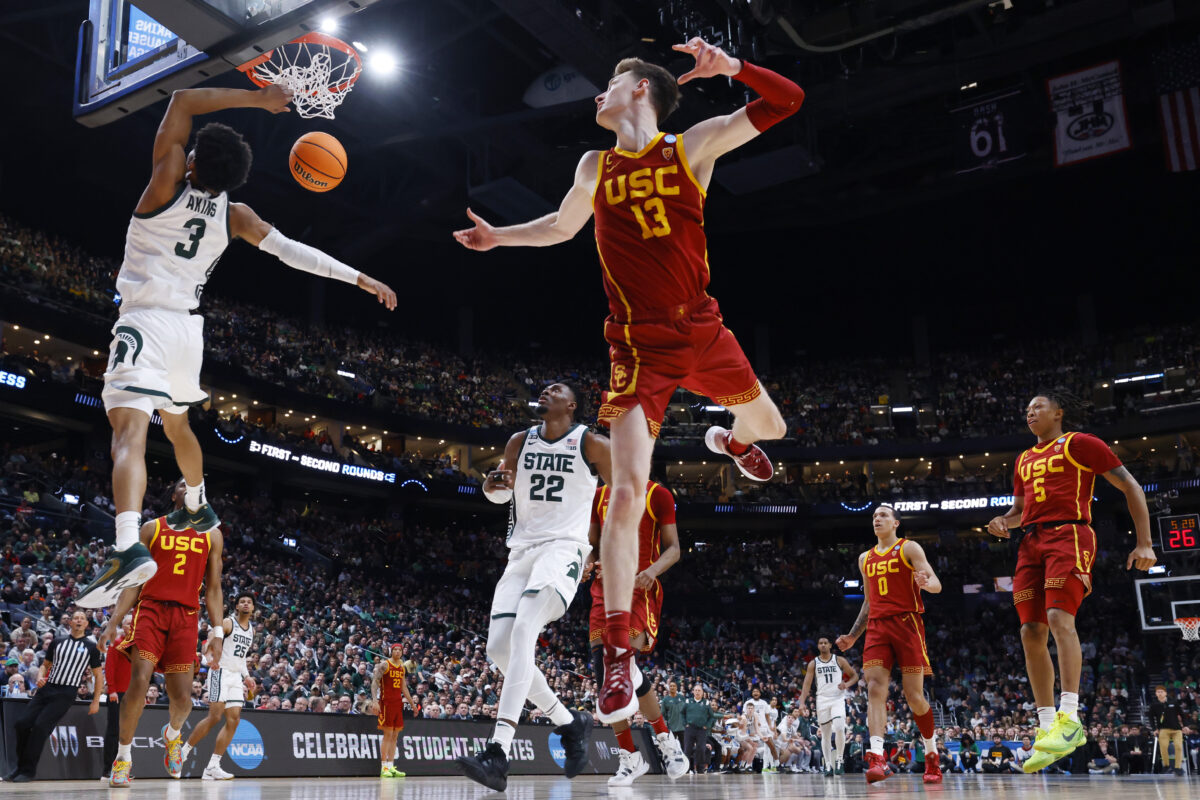 WATCH: Jaden Akins throws posterizing dunk in MSU’s win over USC