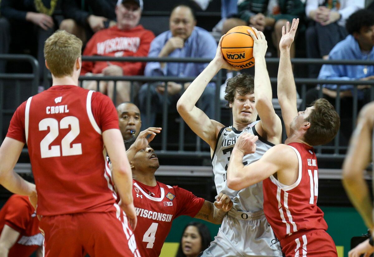 MBB Recap: Ducks fall to Badgers in NIT quarterfinals, 61-58