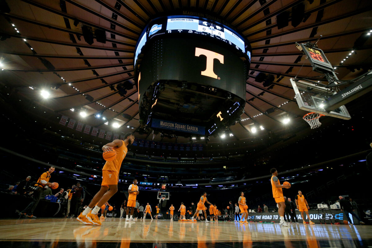 NCAA Tournament Sweet 16: Tennessee-FAU score predictions