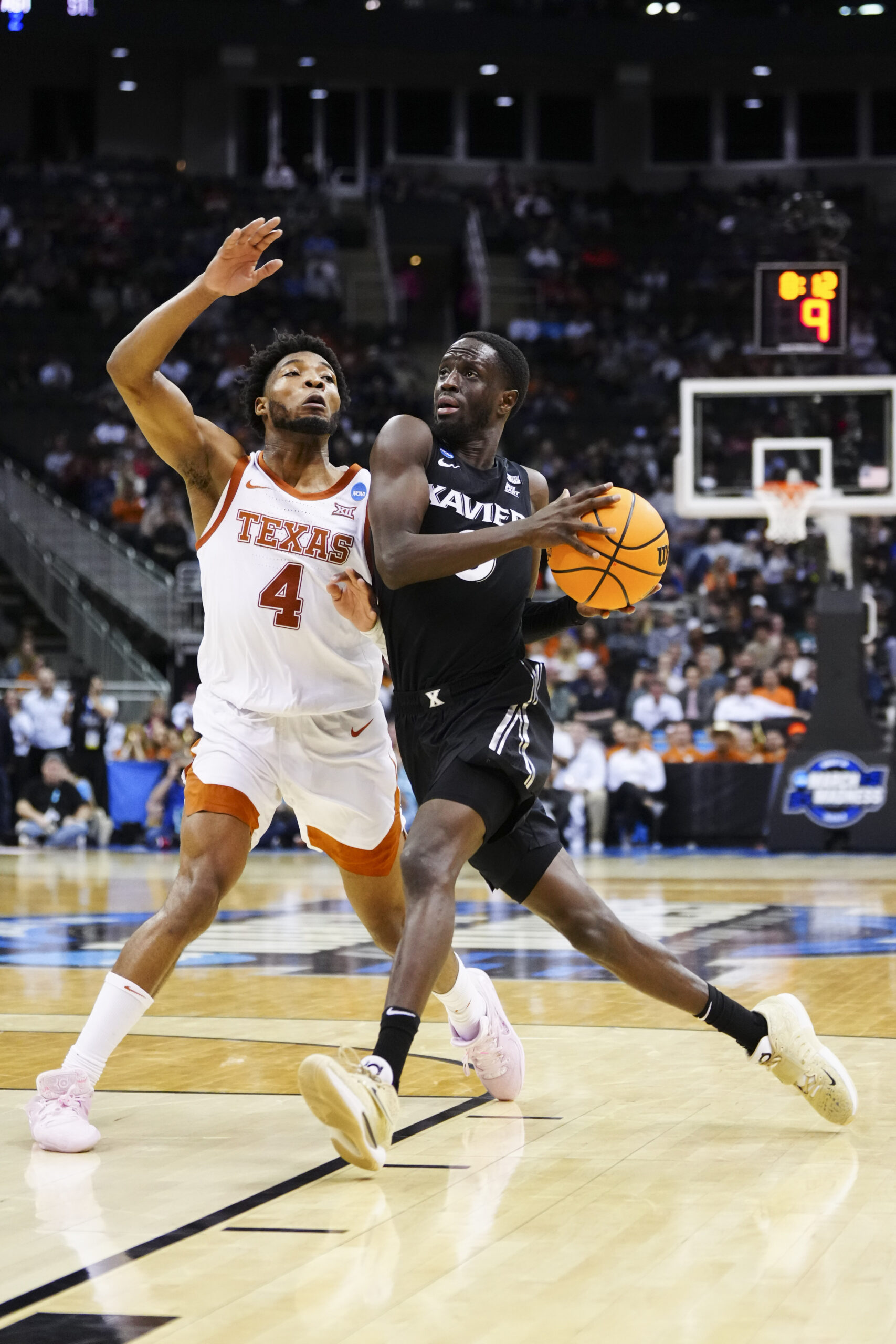 Texas sends Xavier packing, advances to Elite Eight with 83-71 win