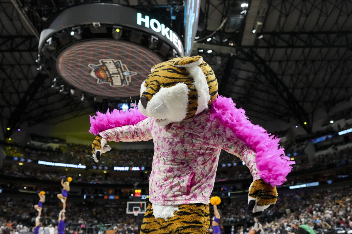 LSU’s tiger mascot paid homage to one of Kim Mulkey’s outrageous jackets at Final Four