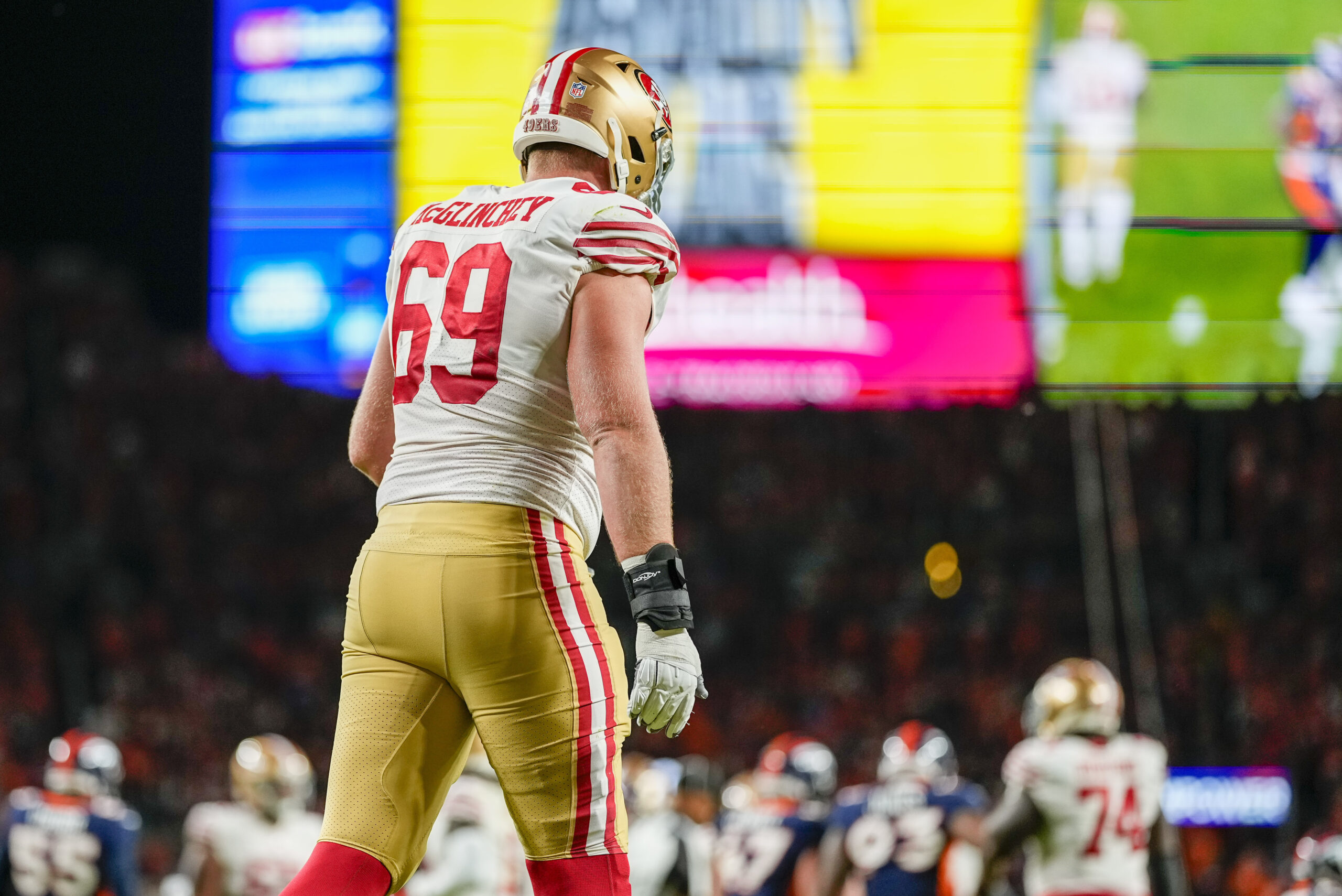 Mike McGlinchey to sign with Denver Broncos