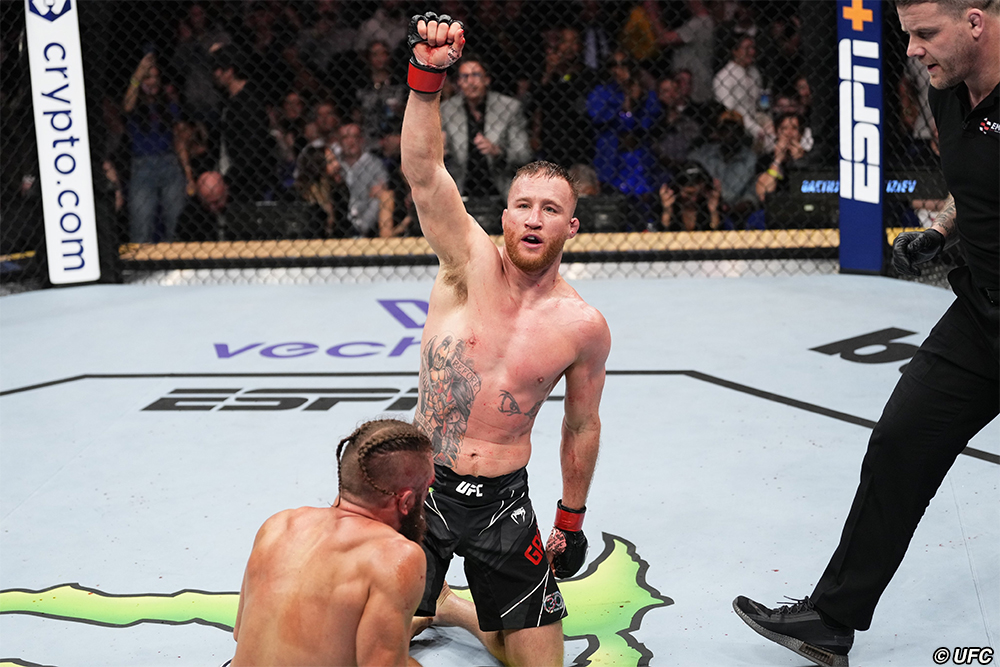 UFC 286 results: Justin Gaethje bloodies Rafael Fiziev, edges out majority decision