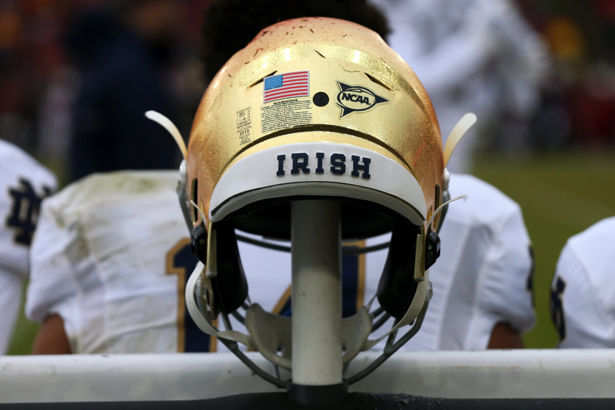 Notre Dame linebacker announces retirement