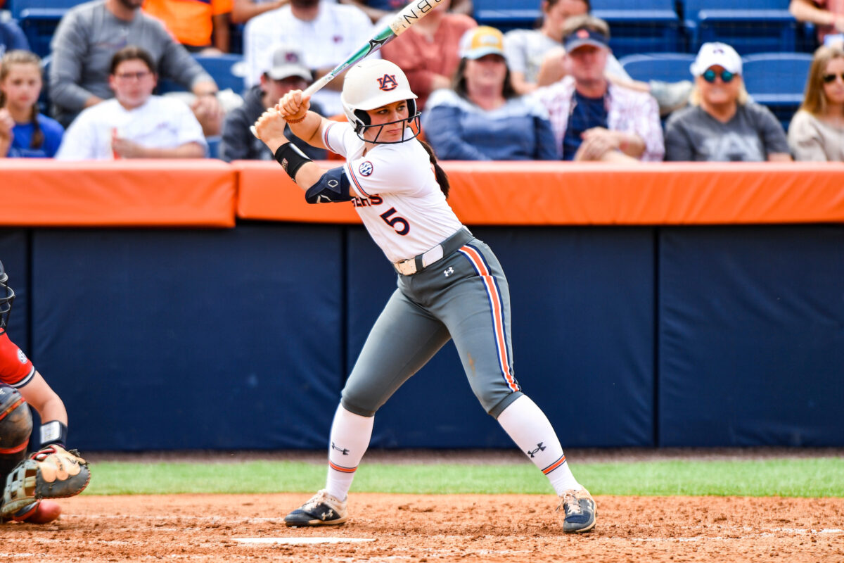 Auburn holds on to take game one from LSU