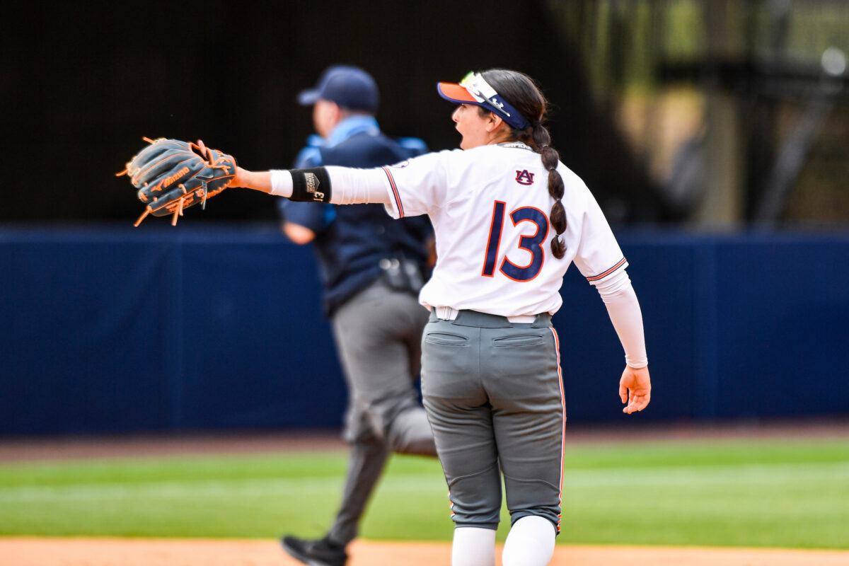 Auburn falls to Florida in extra innings to open series