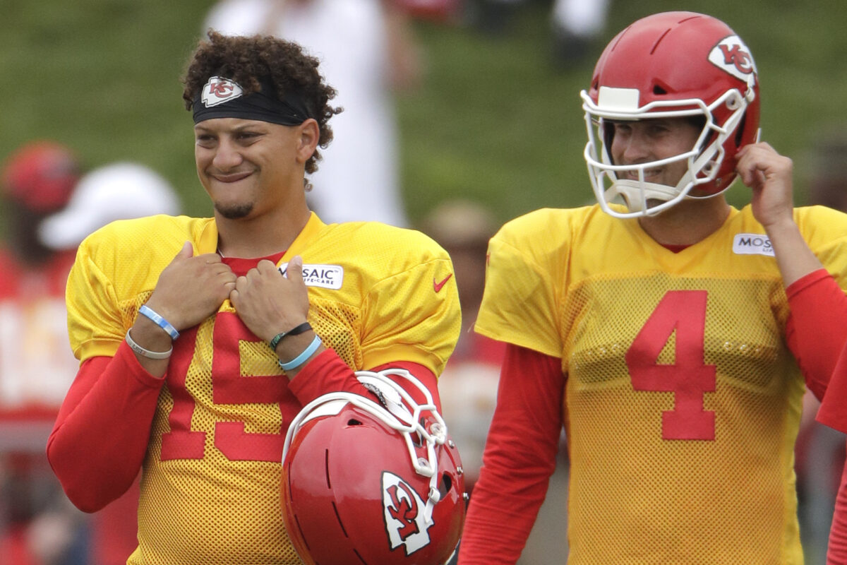 Chiefs QB Patrick Mahomes reunites with Chad Henne for new Subway commercial