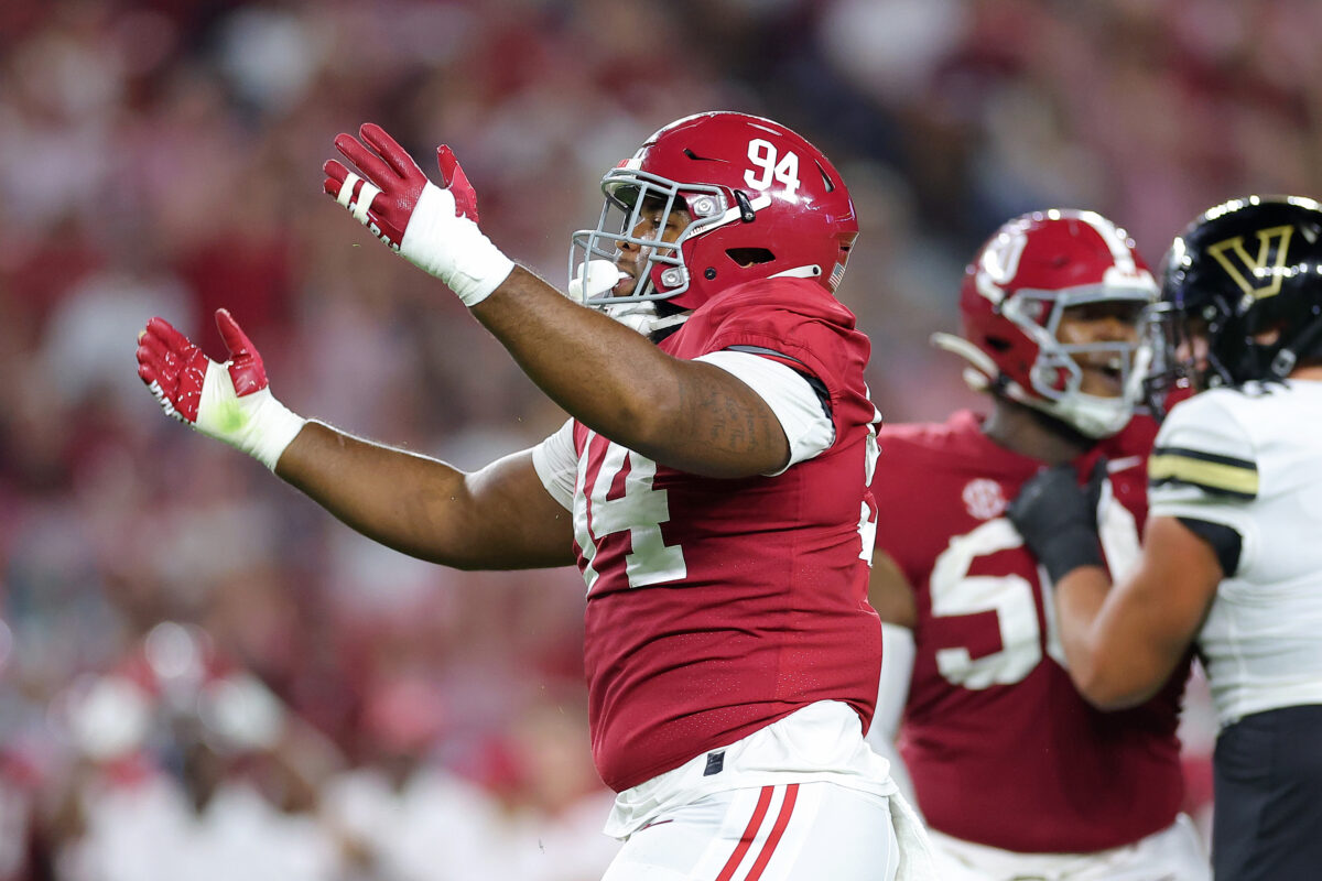 Former Alabama DL DJ Dale signs with Buffalo Bills