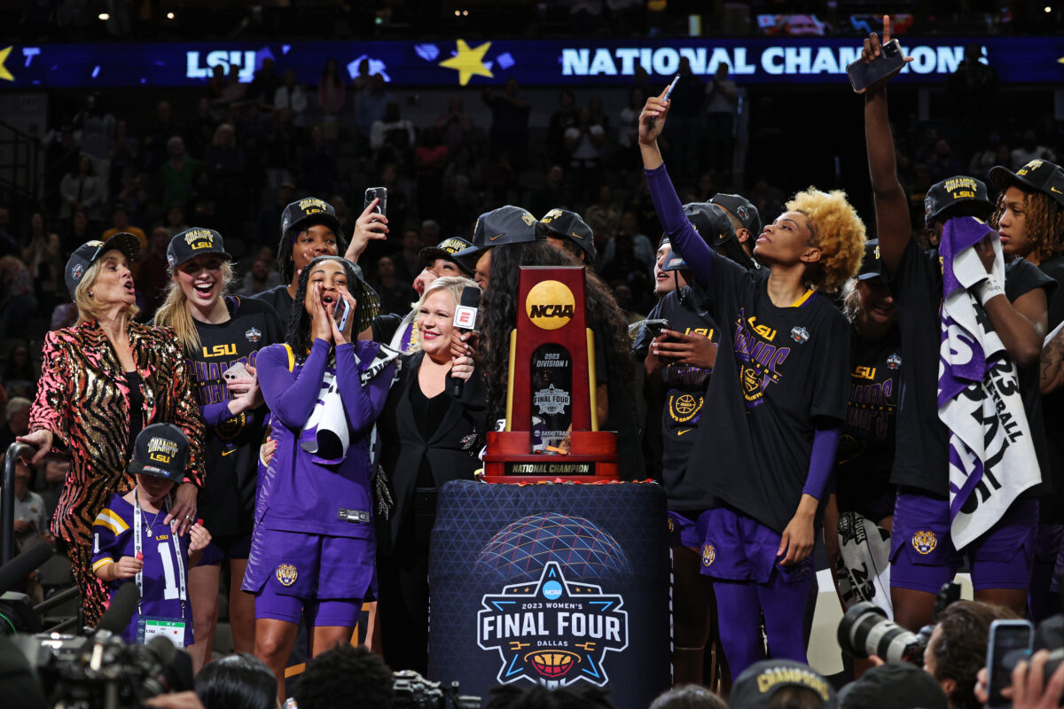 CHAMPIONS: LSU women’s basketball outlasts Iowa to win 1st national title