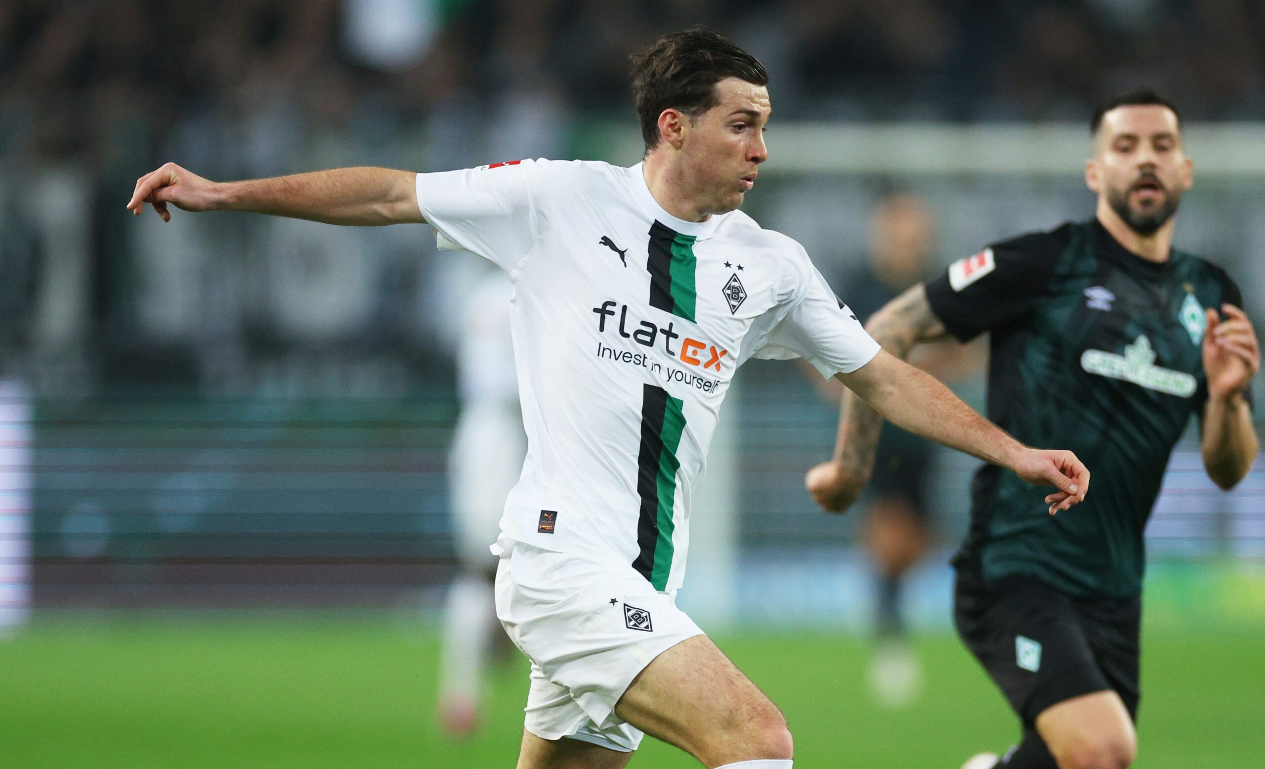 Scally signs new Borussia Monchengladbach contract through 2027