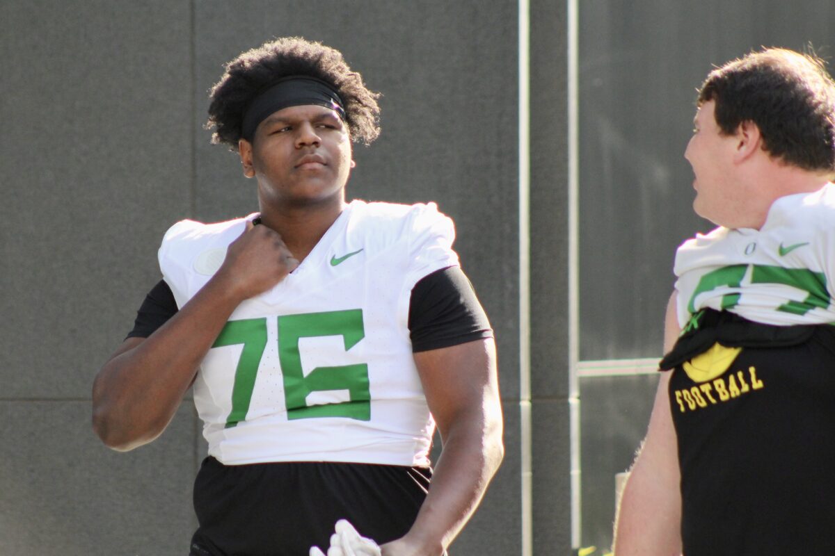 Oregon players continue to rave about OT Josh Conerly’s development this spring