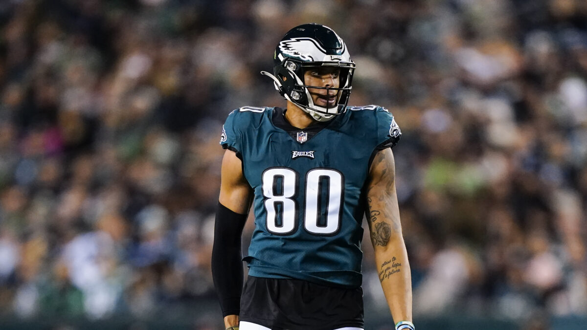 Eagles’ TE Tyree Jackson under contract for 2023 after signing his exclusive-rights tender