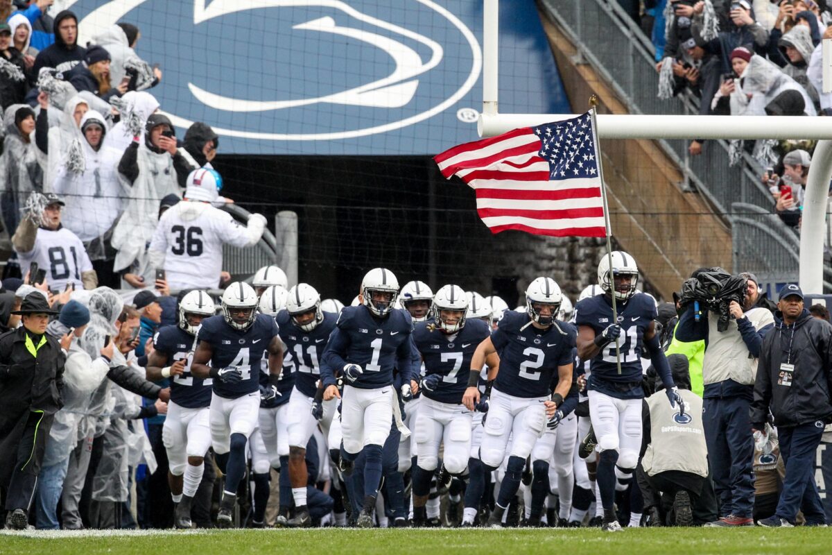 Watch (and listen) to Penn State football player sing national anthem before spring game