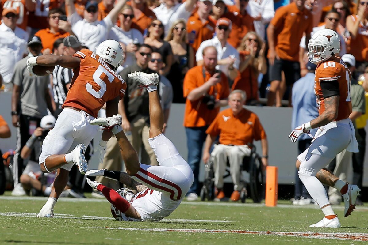 Report: Cowboys highly interested in Texas RB Bijan Robinson