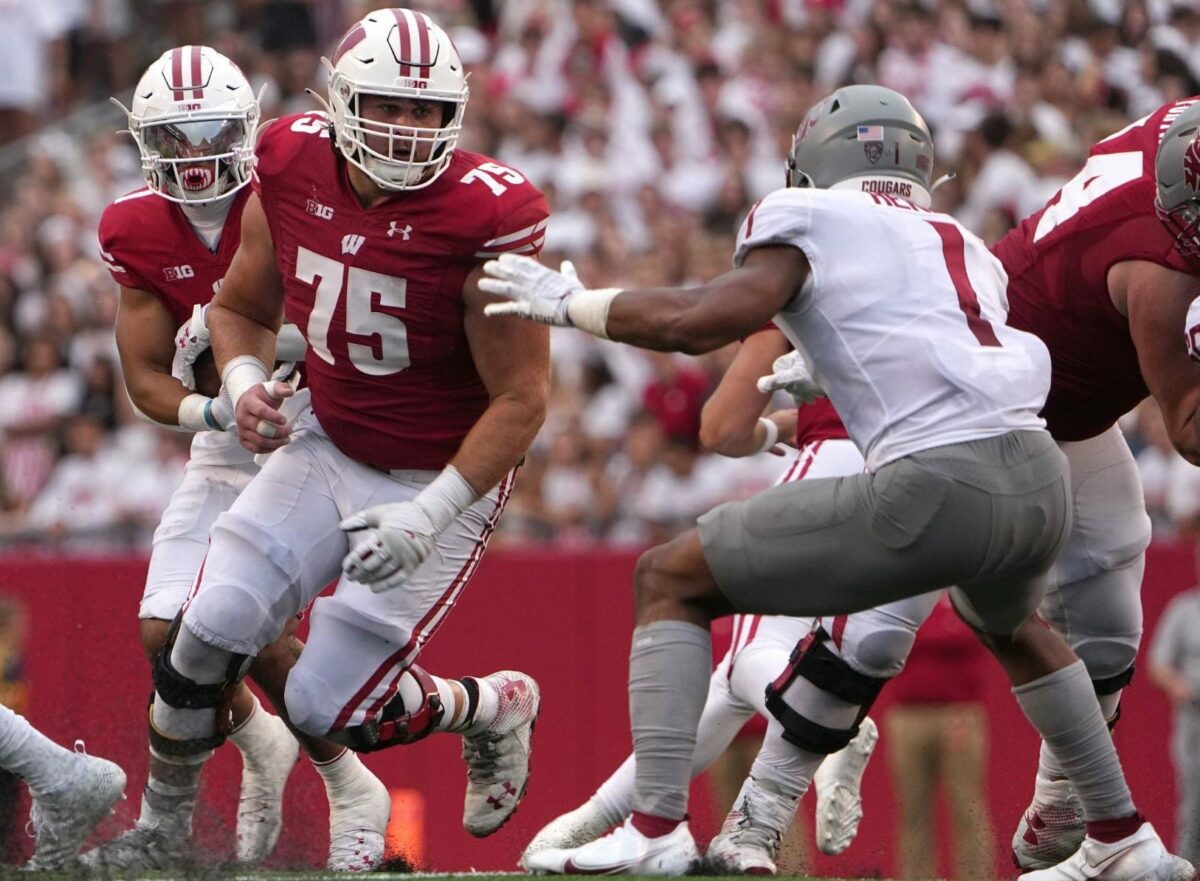 Watch: Former Badger offensive lineman crushes bench press