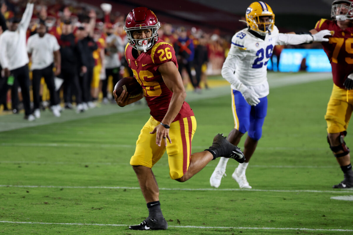 2023 NFL draft: Chargers had meeting with USC RB Travis Dye
