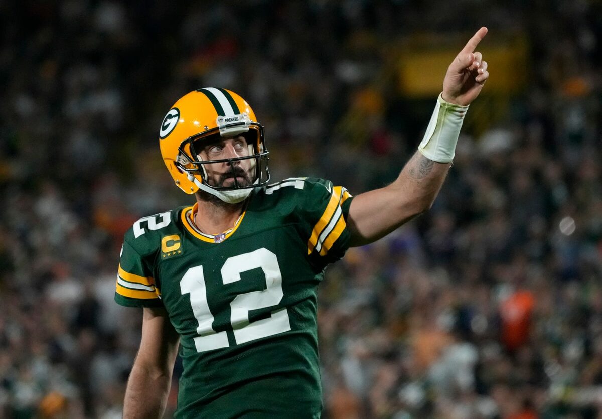 Jets finally acquire Aaron Rodgers, swap first-round picks