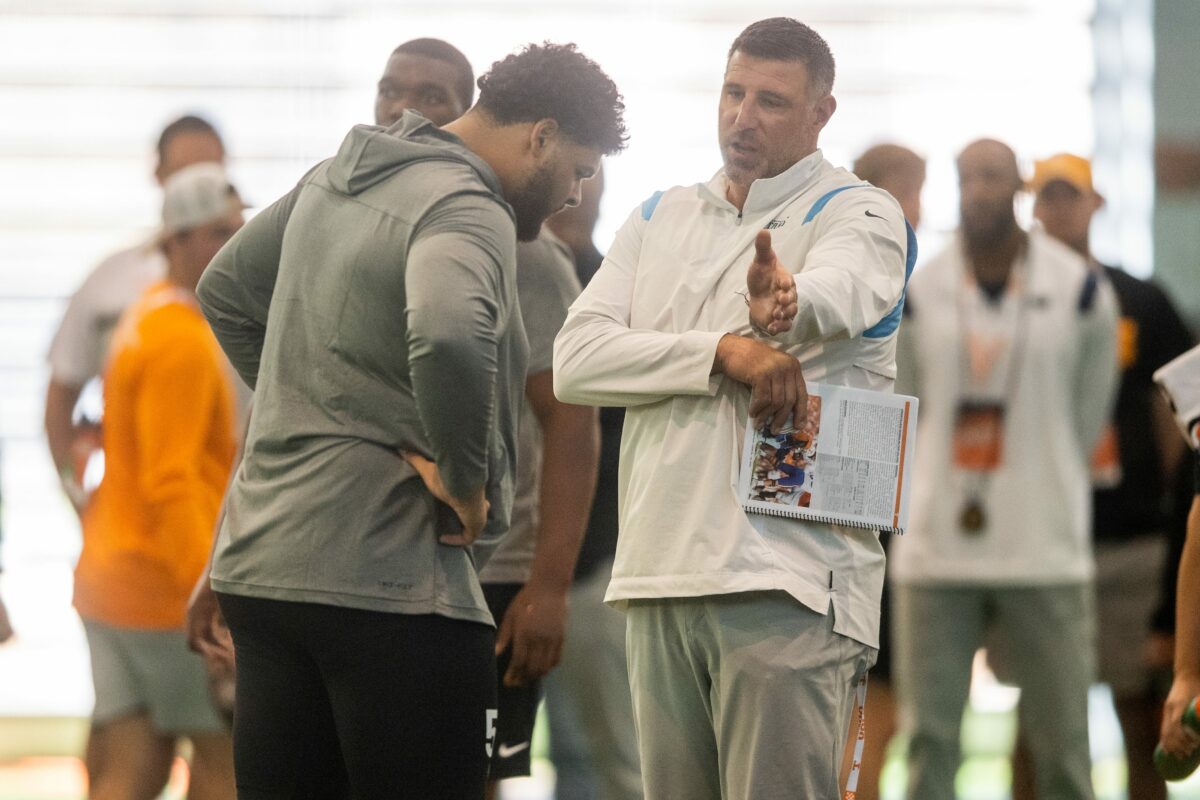 Mike Vrabel ‘was already coaching’ Tennessee OL prospects at pro day