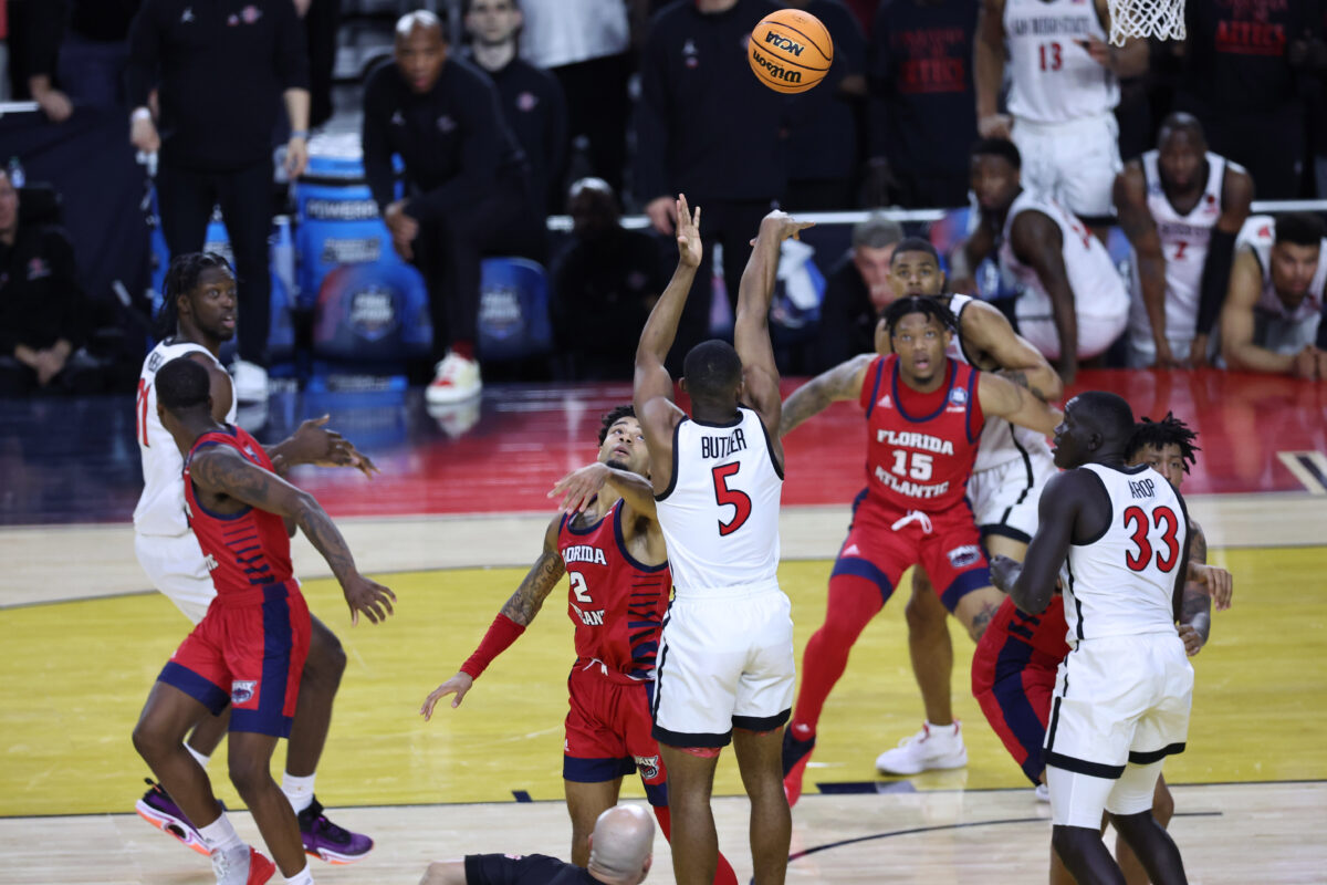 AT THE BUZZER: Twitter Reacts to Lamont Butler’s game winning shot against FAU