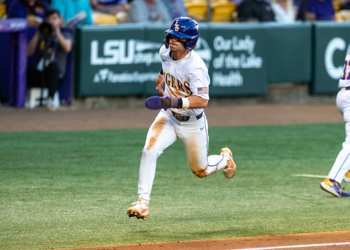Pair of homers lead LSU baseball to Game 1 win over Alabama