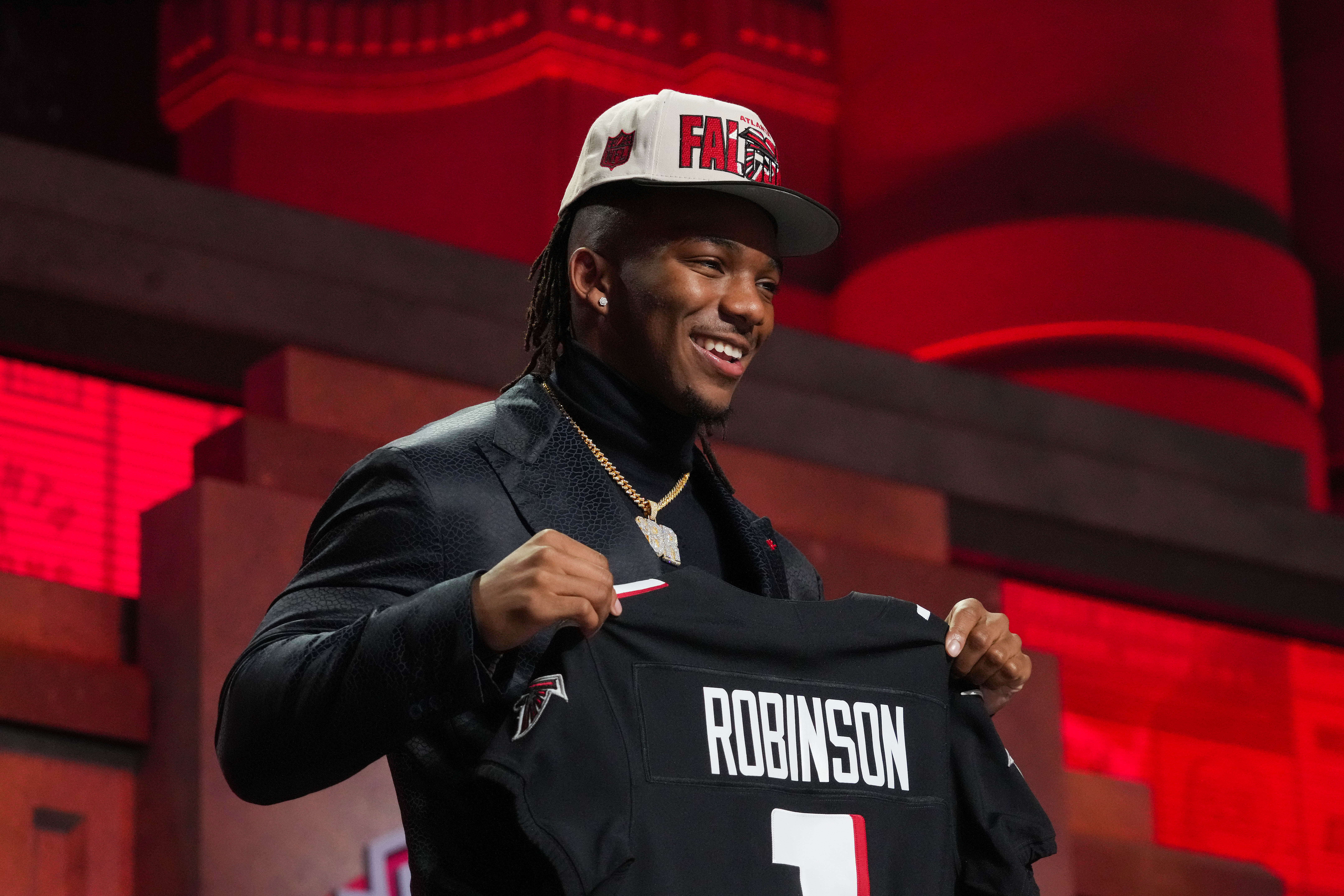 Social media reacts to the Atlanta Falcons drafting Texas RB Bijan Robinson