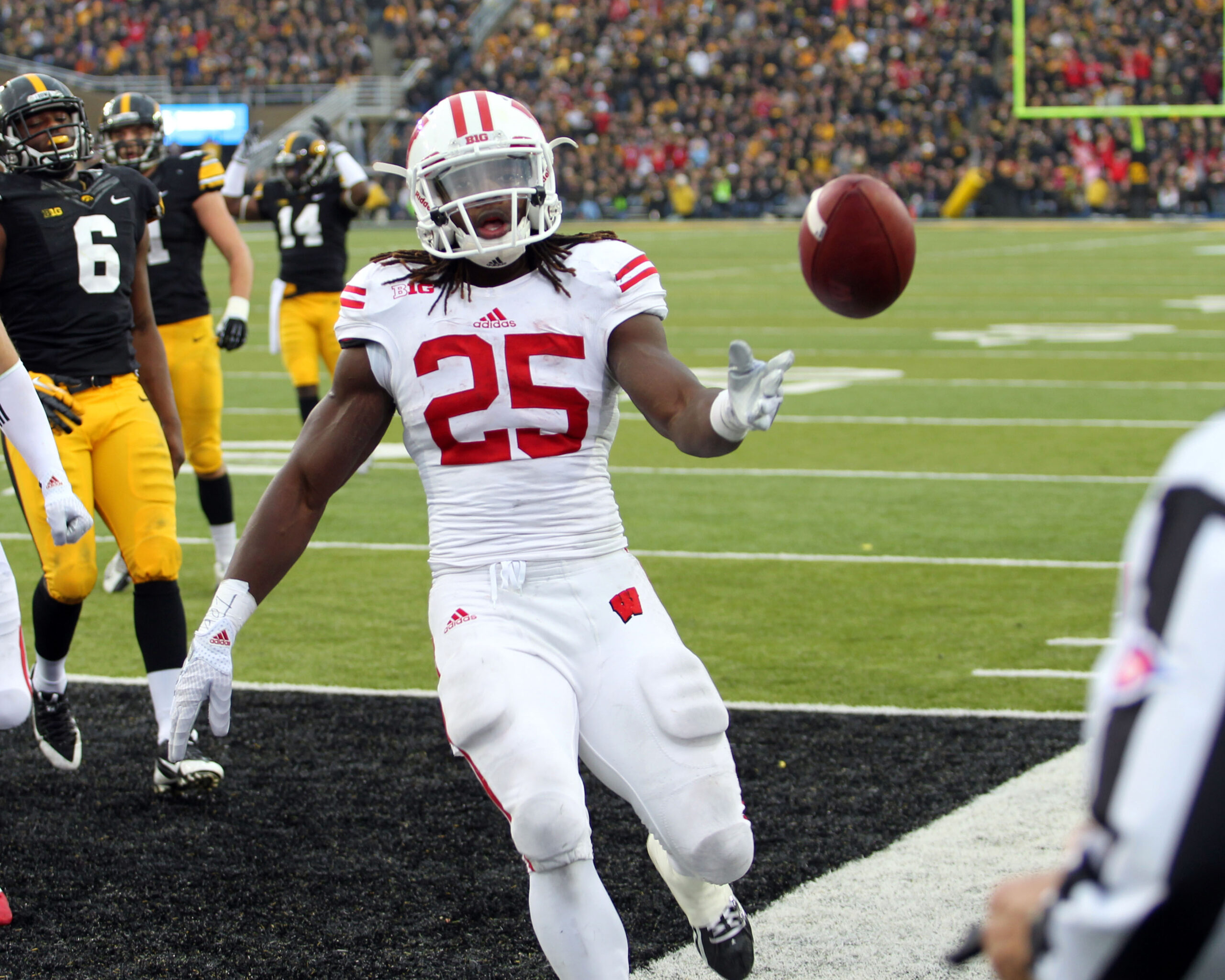 WATCH: Happy 30th birthday to Melvin Gordon, relive his best Badger moments