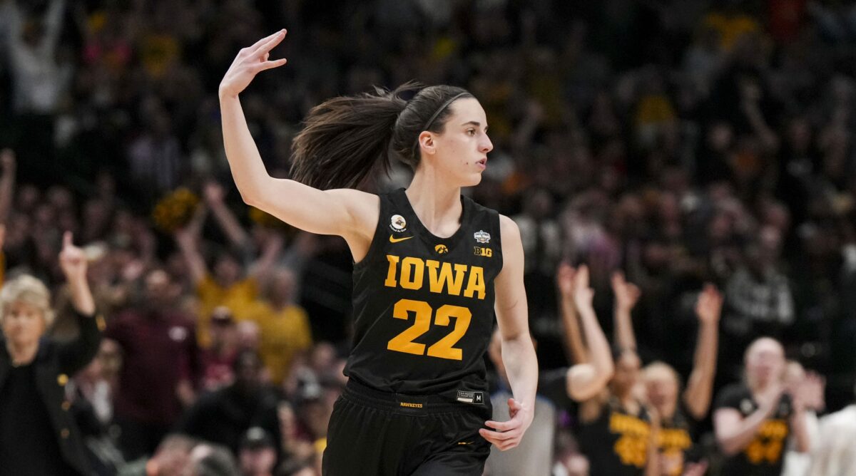 4 absurd Caitlin Clark shots that helped Iowa beat South Carolina in the Final Four