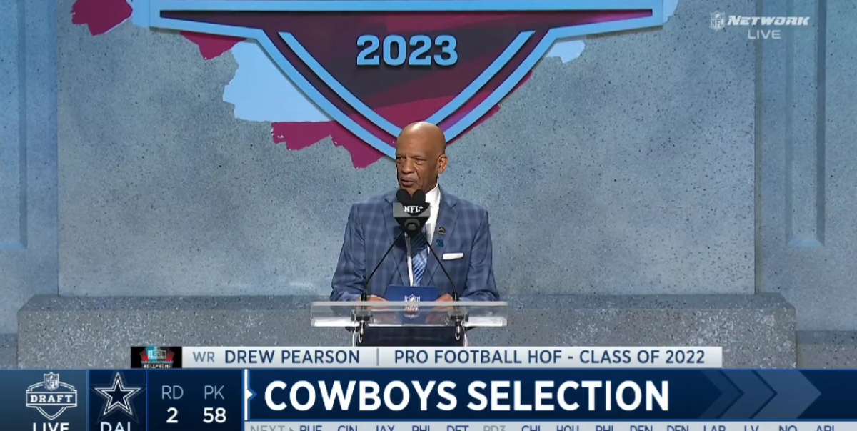 NFL fans loved how Drew Pearson trolled the draft crowd with his love for the Cowboys