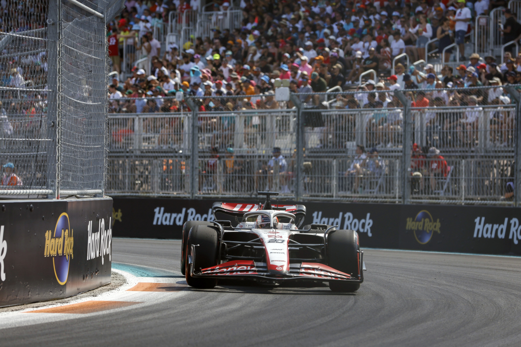 Magnussen escapes penalty to keep ‘lucky’ P4