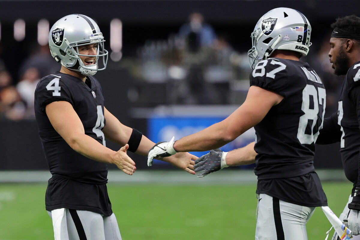 Derek Carr had the best reaction to Foster Moreau signing with the Saints