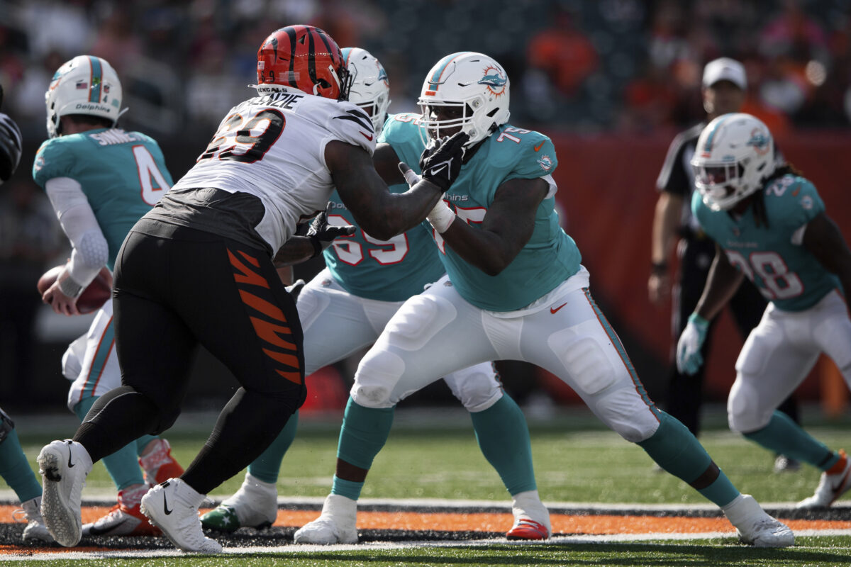 Former Dolphins OT Greg Little signs with Texans