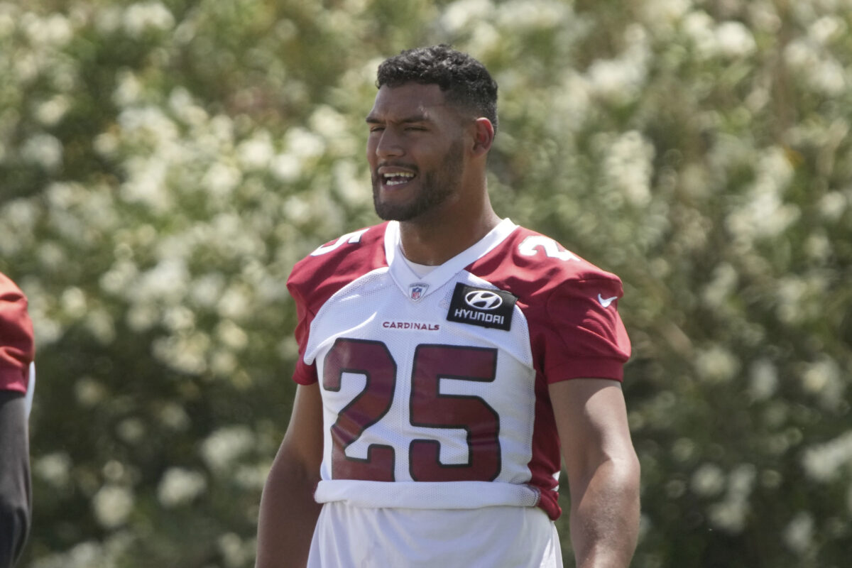 Zaven Collins gets work with edge rushers in OTAs