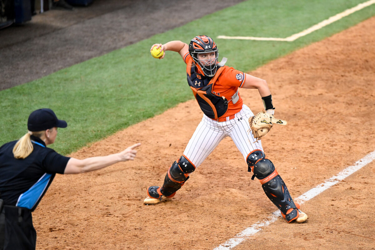 Auburn softball drops second game of series to Mississippi State