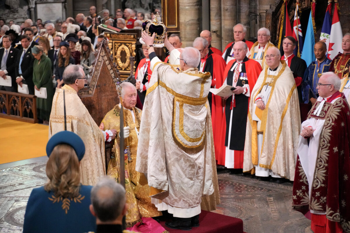 See the coronation moment King Charles was officially crowned