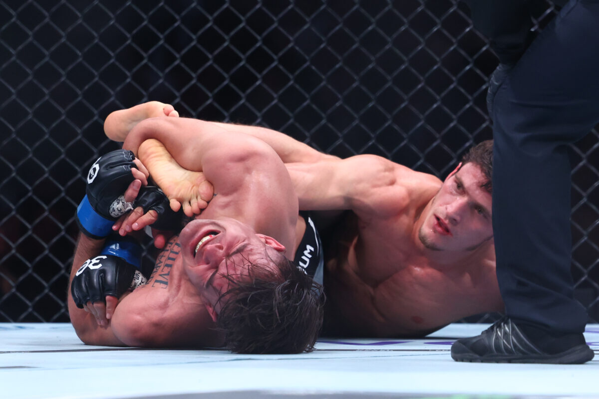 Diego Lopes felt Movsar Evloev’s ‘knee cracking and hyperextending’ at UFC 288, surprised he didn’t tap