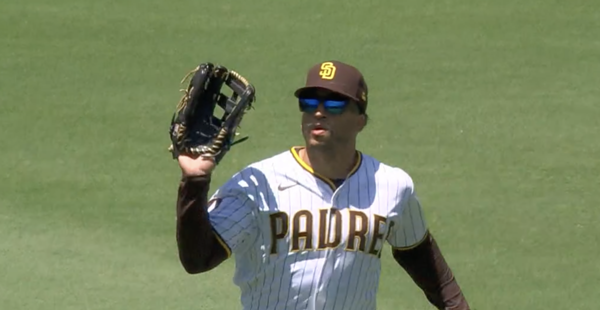 The Padres’ Trent Grisham amazingly tricked the runner into an inning-ending double play