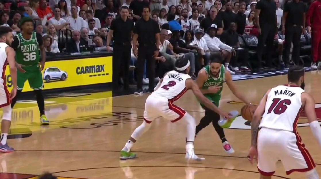 Gabe Vincent almost forced a turnover with his loose shoe during Game 6 of Heat-Celtics