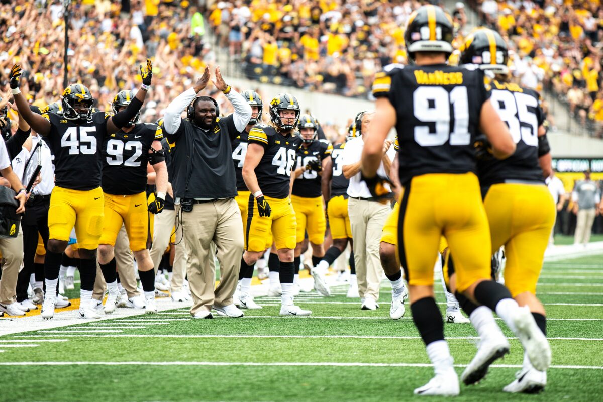 Iowa Hawkeyes hand out first Division I offer to 2025 DL Joseph Reiff out of Illinois