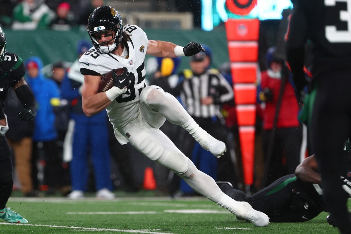 Eagles agree to deal with free agent TE Dan Arnold