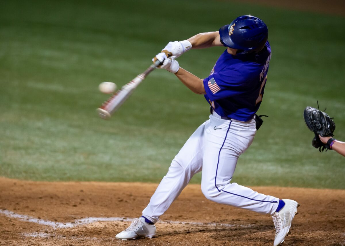 LSU survives extra innings against Georgia to take Game 1