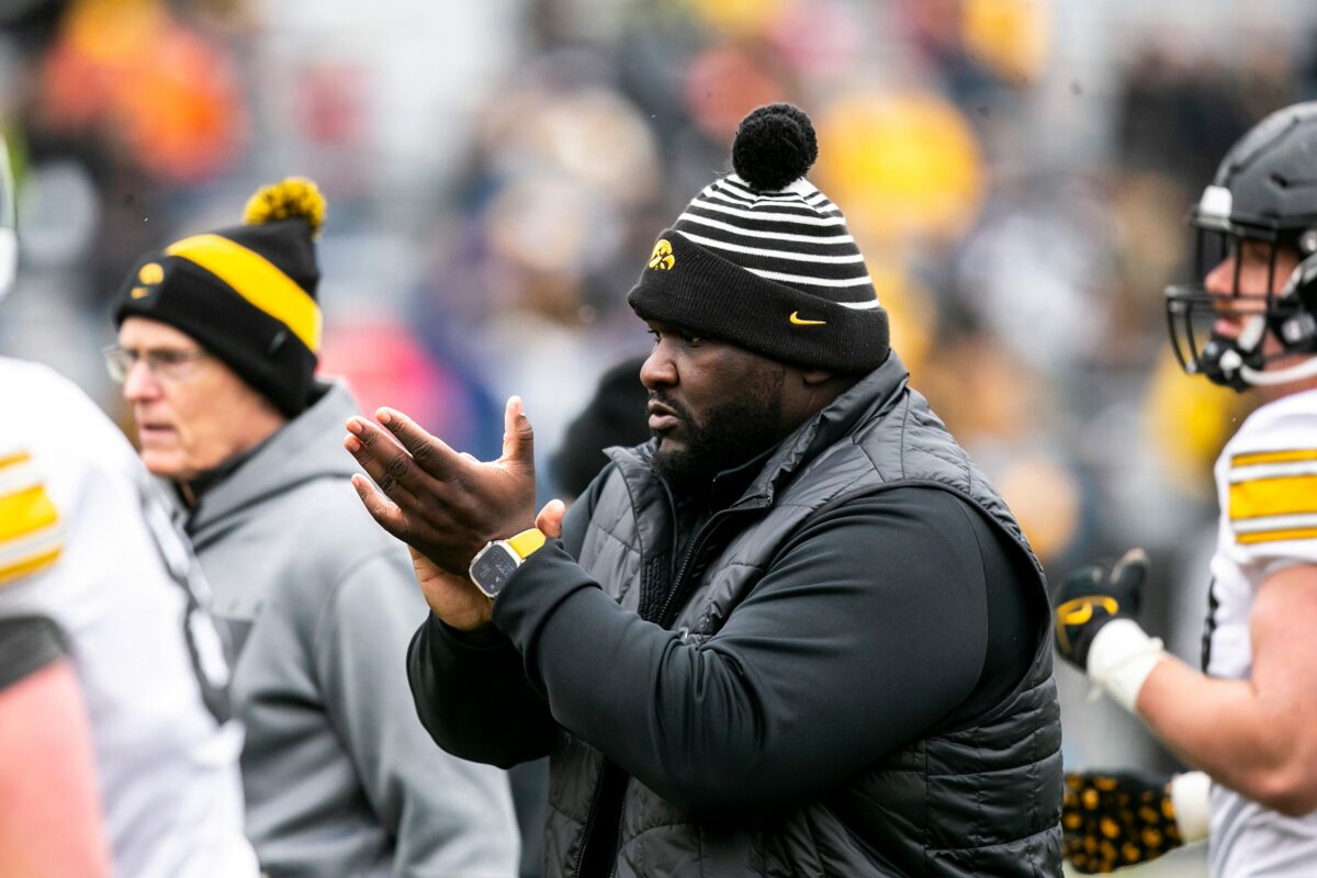 Iowa Hawkeyes offer 2025 EDGE out of Illinois