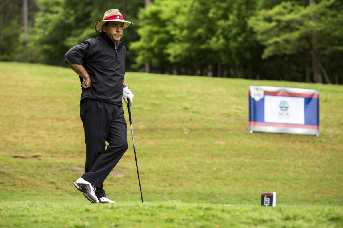 WATCH: Nick Saban can’t stop coaching on the golf course