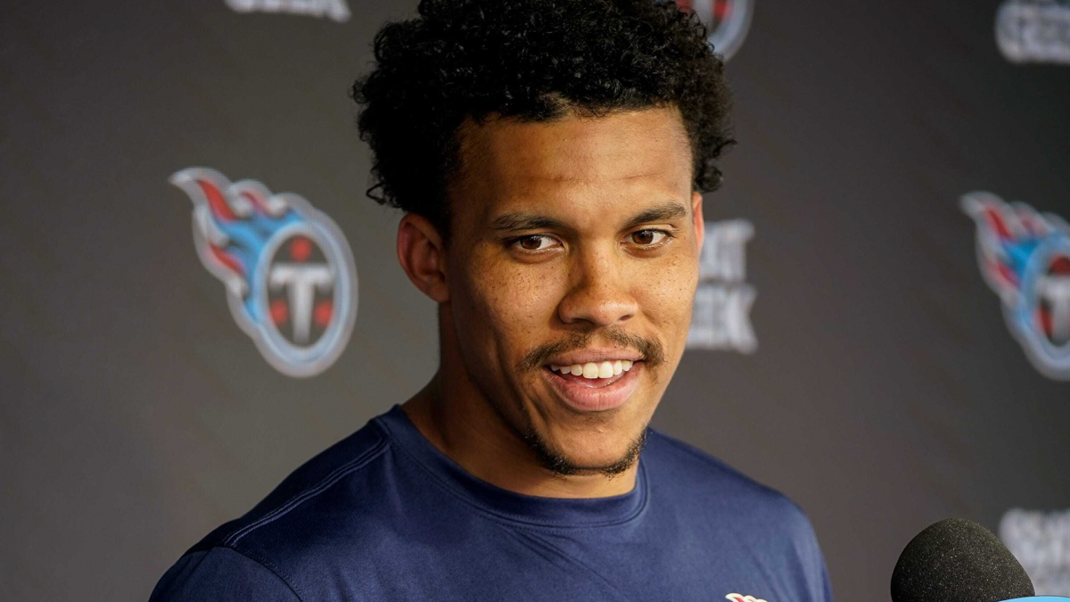 Titans’ Chris Moore didn’t realize significance of wearing No. 11 when he picked it