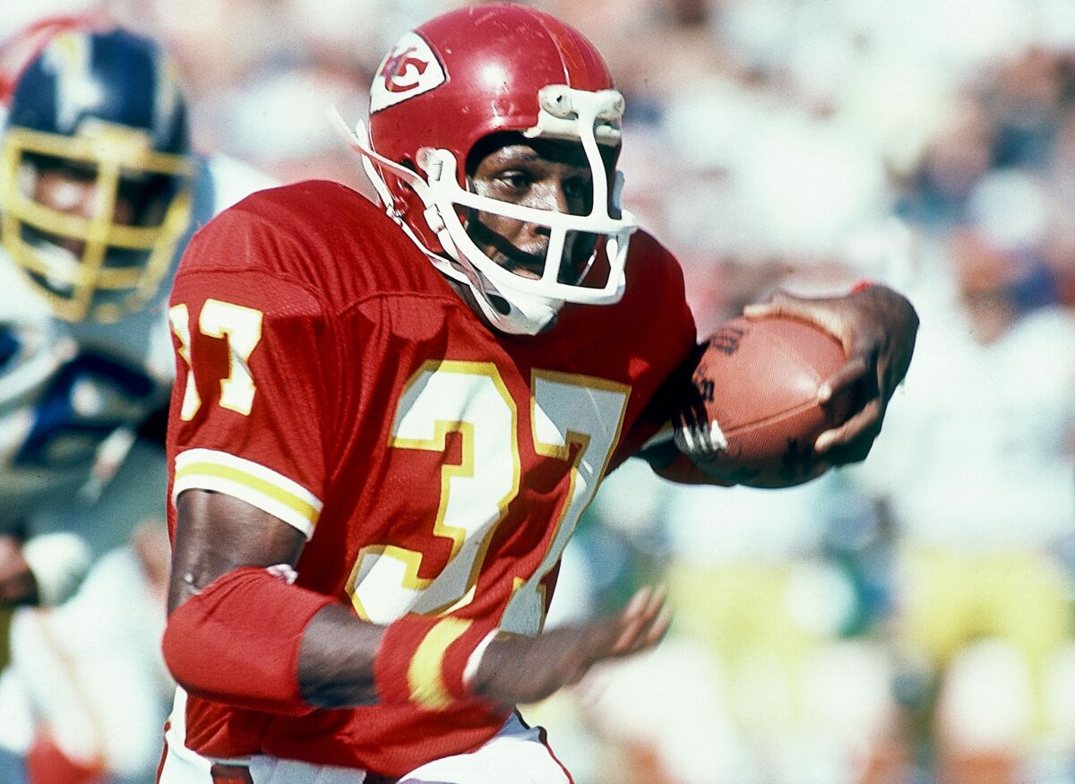 GEHA, Hunt Family Foundation donate to provide swimming lessons in memory of Chiefs RB Joe Delaney
