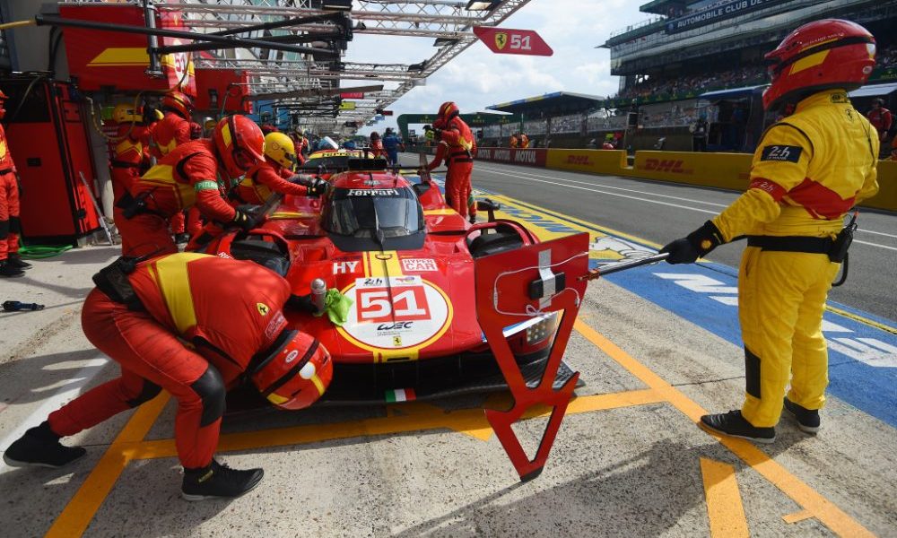 LM24, Hour 19: Ferrari back on top after briefly losing lead to pit issue