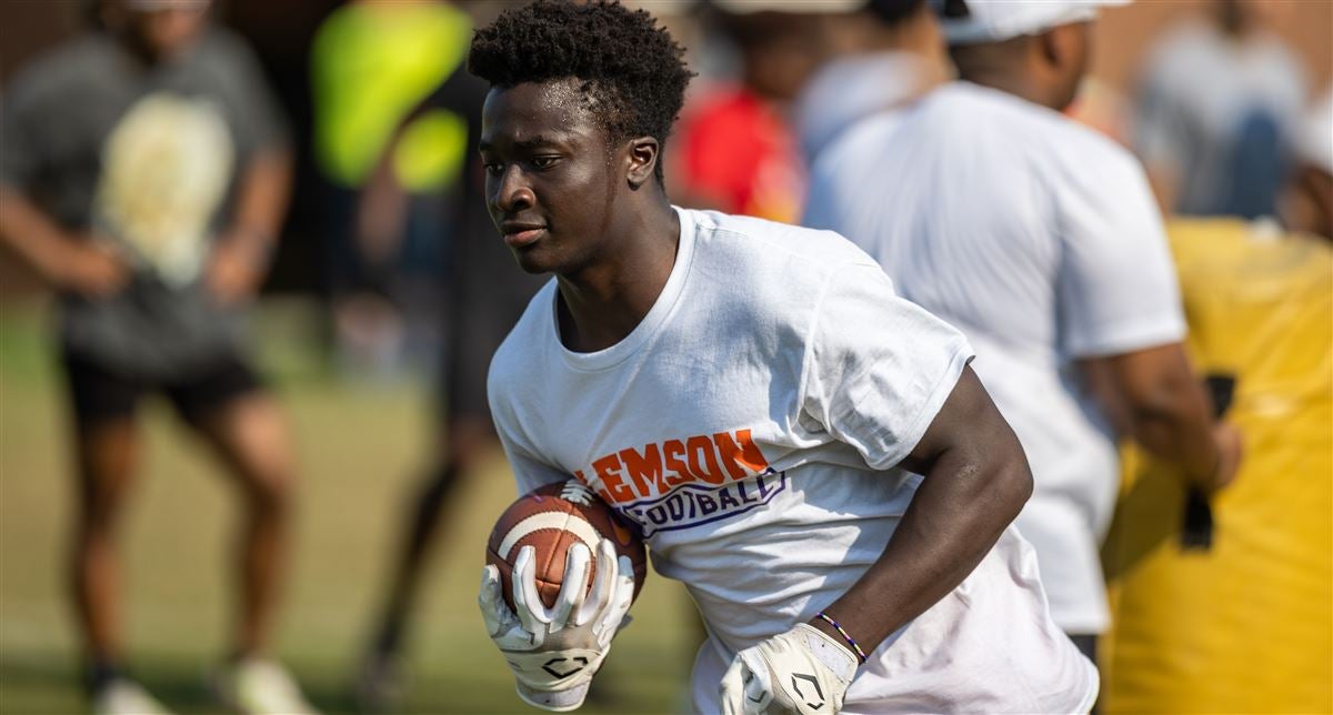 Clemson continues hot streak with commitment from 4-star RB Gideon Davidson